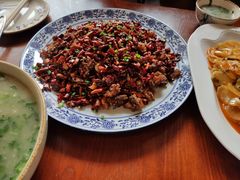 -黄桷树曹家私房菜(江与城店)