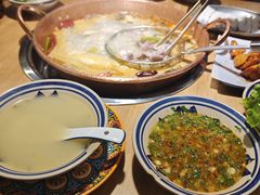 -洱火云南酸菜牛肉火锅(石景山当代商城店)