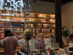 -猫的天空之城概念书店(杭州南宋御街店)