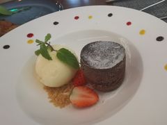 巧克力熔岩蛋糕配香草冰淇淋-Terra Rossa(陆家嘴中心店)