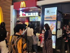 等位区-麦当劳(龙之梦购物中心店)