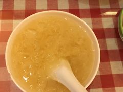 银耳汤-鑫小城故事·藕汤·家常菜(台北一路总店)
