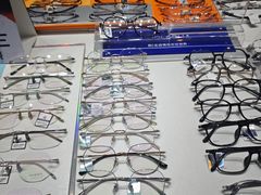 -美式眼镜·授权蔡司.依视路.尼康.豪雅.明月(南翔印象城店)
