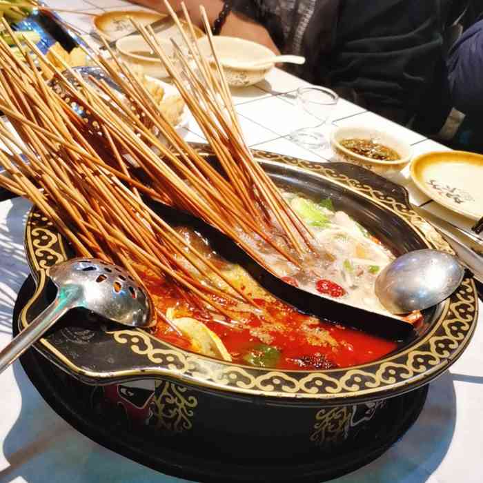 高个子麻辣烫火锅城(六一广场店)-"今天跨年带着孩子和闺蜜们一起去