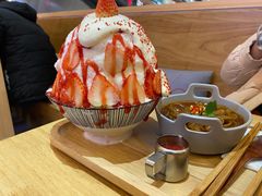 草莓生乳冰-怪物的冰与火(天虹商场中山路店)