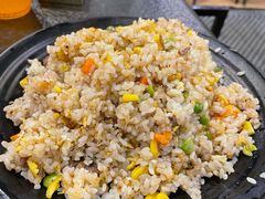特色牛肉蛋炒饭-長壹旋转烤吧 农家鸡火锅