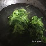 养生健康的绿色菜汤之小白菜粉丝汤