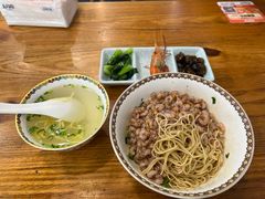 -裕兴记·蟹黄面馆养育巷精选店面馆