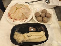 -鲜入围煮花胶鸡海鲜火锅