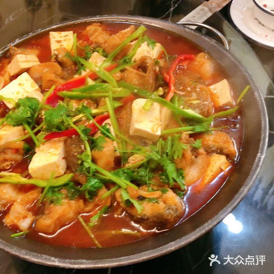 小乡村熬鱼馆(卧龙湾路店)