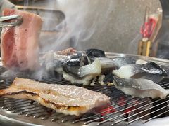 -围炉肉舍•炭烤活鳗•丹东海鲜烤肉(步行街店)