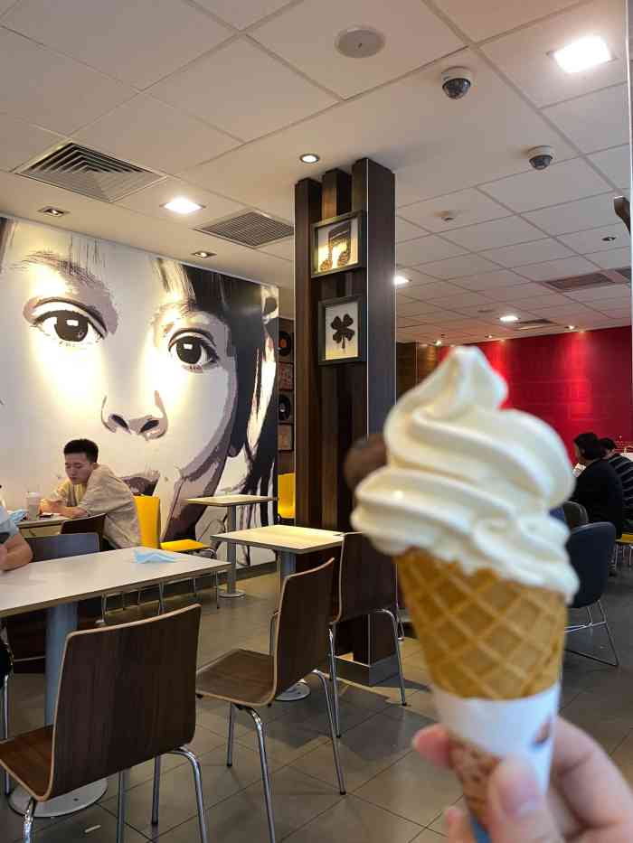 麦当劳(无锡滨湖万达店)-"[糖果]位置:感觉还蛮偏僻的,可是现在扶.