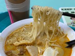 -亚王咖喱鸡米粉面