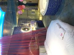 -天鹅恋酒店(大坪龙湖时代天街石油路地铁站店)