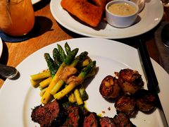 -ROAST coffee & eatery