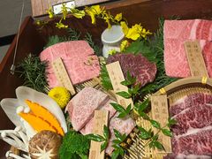 -山川小町·极番烧肉(新地假日广场店)