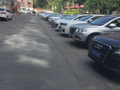 -沃尔玛上海田林店-地面停车场