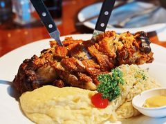 德式烤猪肘配酸菜土豆泥-申德勒加油站西餐厅(日坛路总店)