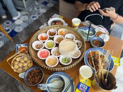 -包整·丝娃娃(一览甲秀楼风景店)