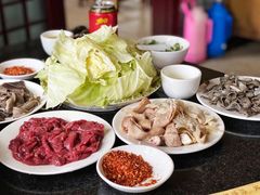 -周老三跷脚牛肉·全牛火锅(非遗传承店)