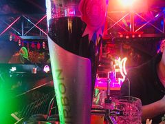 -UP嘻哈酒吧(粉巢店)