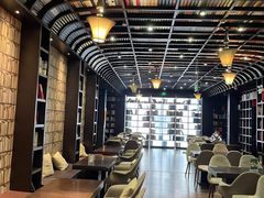 -钟书阁(松江泰晤士小镇店)