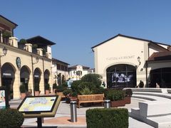 -塞拉瓦莱名品奥特莱斯