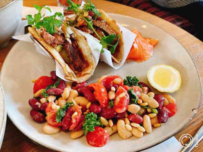 funk&kale by wagas(安福路佰舍店)-"工作日中午到的,还是需要排一会