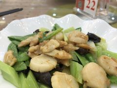 西芹荷兰豆炒带子-轩记海鲜餐厅·四十五年老字号·经典粤菜(西区彩虹店)