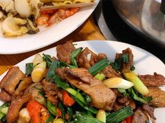 红糖馒头配秘制回锅肉-凯华海鲜火锅·传承三十六年