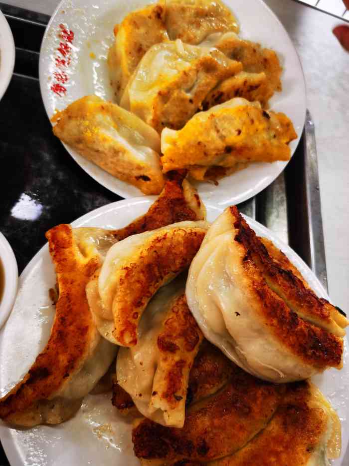劈柴院锅贴(沈阳路店)-"爱点评,爱生活[爱心]被同事强烈安利的.