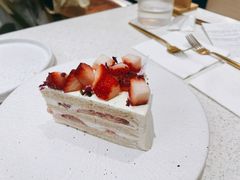 草莓乌龙千层蛋糕-Toris(LuOne凯德晶萃广场店)