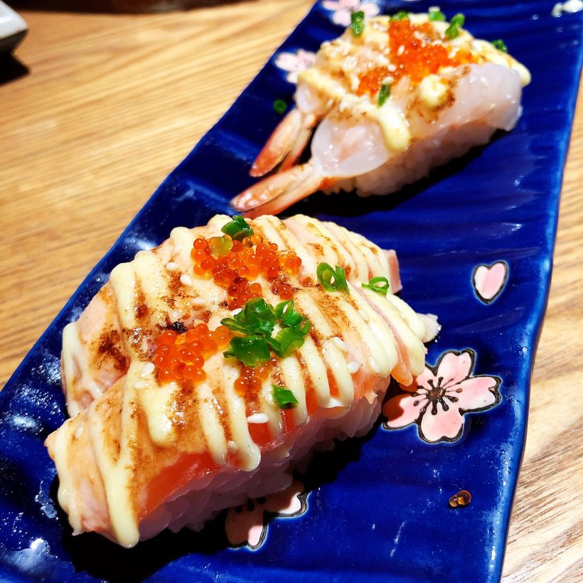 酱烧玻璃虾寿司:玻璃虾略带腥味,这个搭配可以除掉一些,吃起来甜痰哪