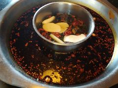 菌汤鸳鸯锅-茅草房·河畔园林火锅