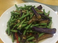豆角炒茄子-鲤鱼塘农家山庄