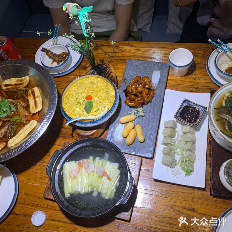 这个我个人更觉得芳芳私房菜那家好吃