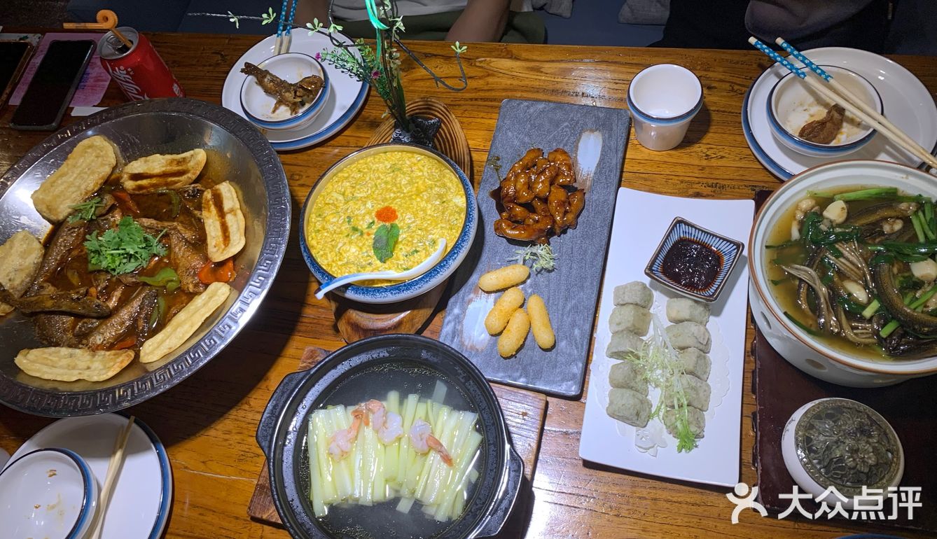 这个我个人更觉得芳芳私房菜那家好吃