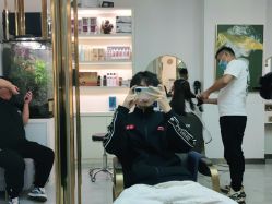 -托尼盖·烫发·染发·专业店