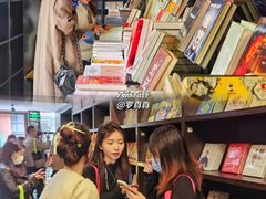 -钟书阁(松江泰晤士小镇店)