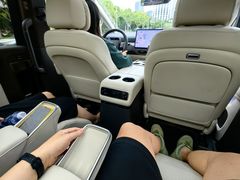 -理想汽车(世纪汇店)