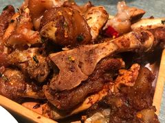 手抓猪蹄-雀蓝川菜(奥体广场店)