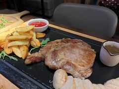 -卡普里披萨·牛扒·下午茶
