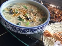 -挂旗柴锅鸡(蚌山区嘉年华店)