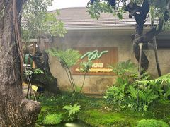 -Chom Cafe and Restaurant