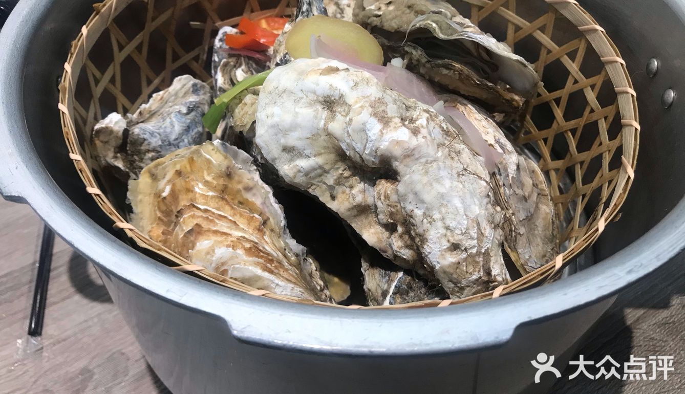 有点无聊，店里有个电视可以看维密秀