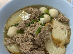 猪肉沫鱼丸鱼饼清汤米粉-榮泰米粉湯(Left Shop)