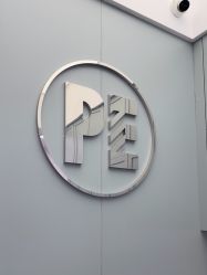 -PE SALON