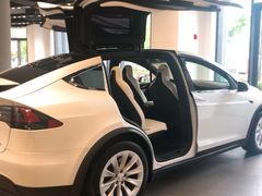 -TESLA 特斯拉(上海太古汇体验店)