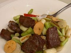 葱爆牛肉粒-利苑酒家(合景国际金融广场店)