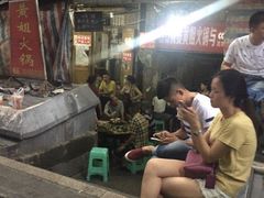 等位区-渝味黄姐火锅(黄泥村店)